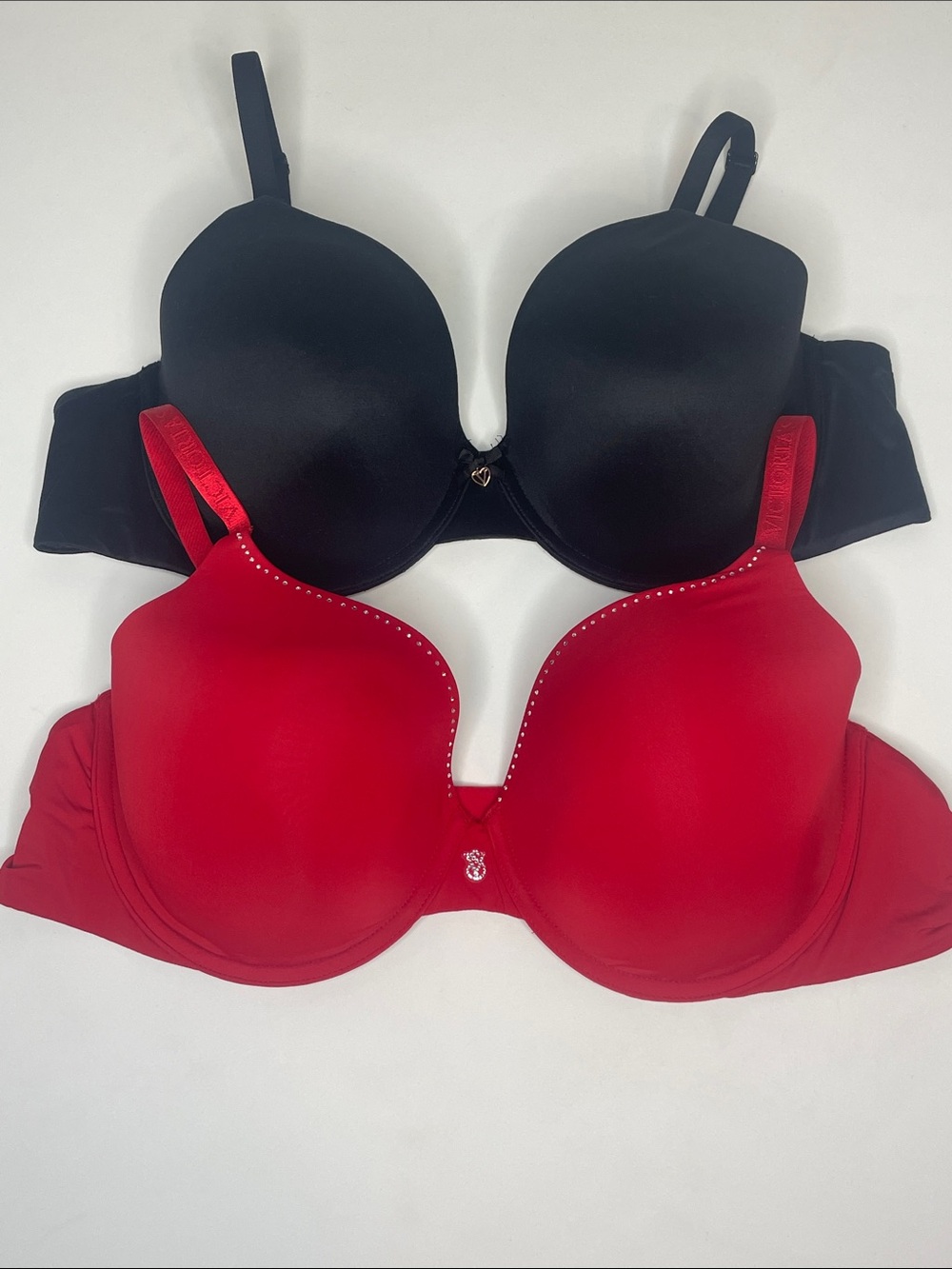 Women's Smooth T-Shirt Bra & Body By Victoria- Black and Red